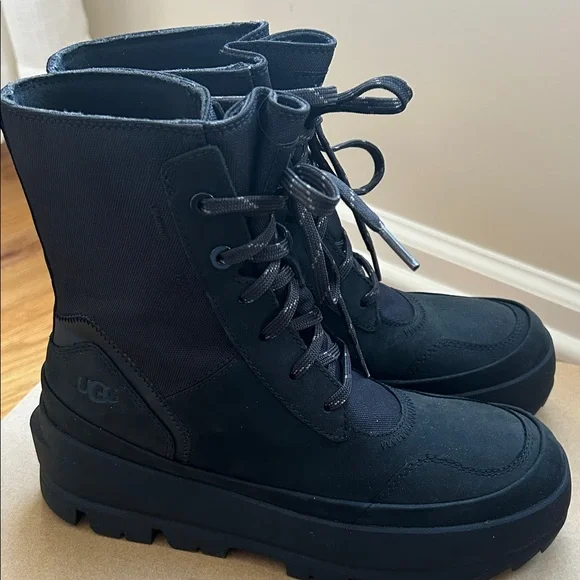 Women’s The Ugg Lug Black Boots BRAND NEW - Picture 2 of 8